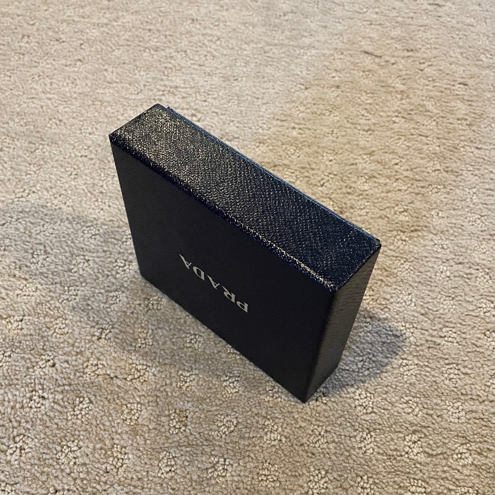 💯 🎁 Authentic PRADA Gift Box - Picture 4 of 7